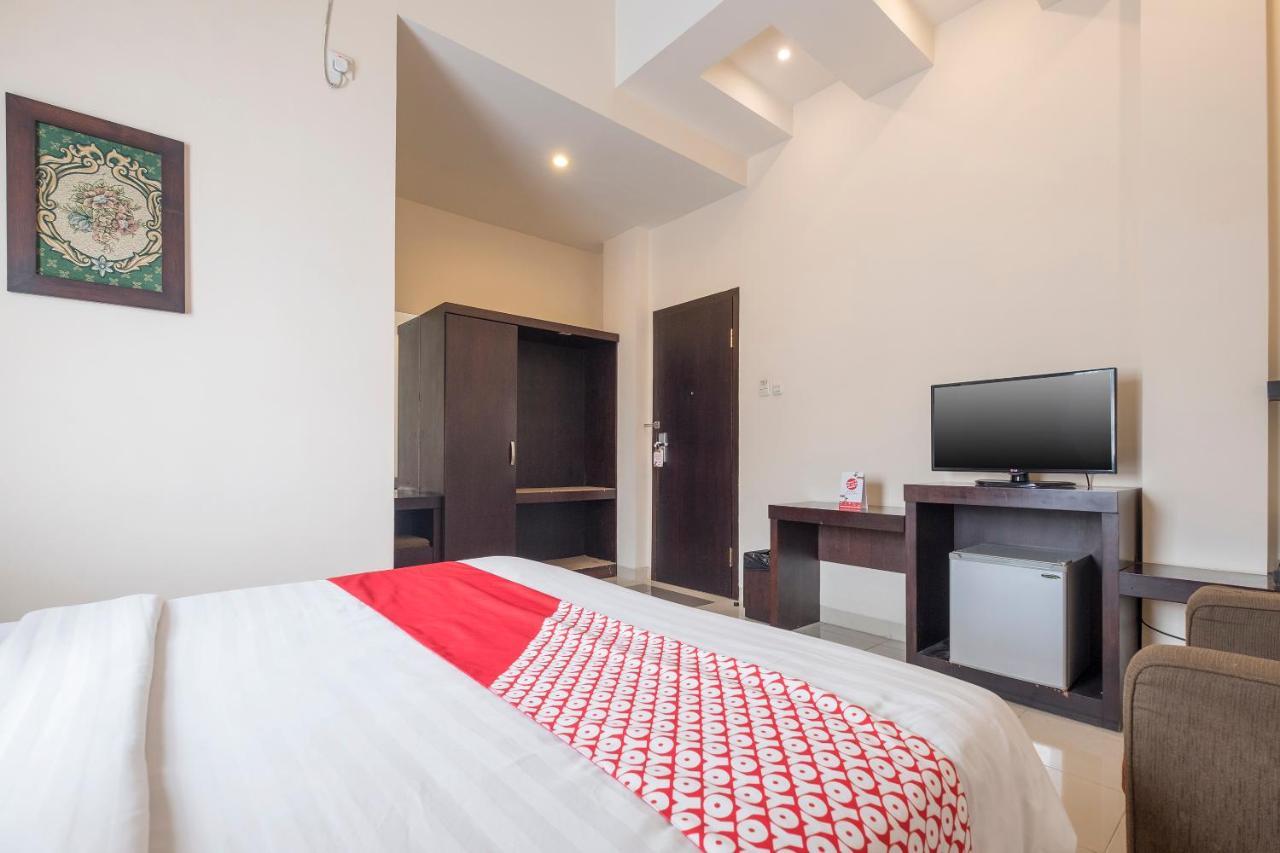 Oyo 424 Asia Hotel 마카사르 외부 사진